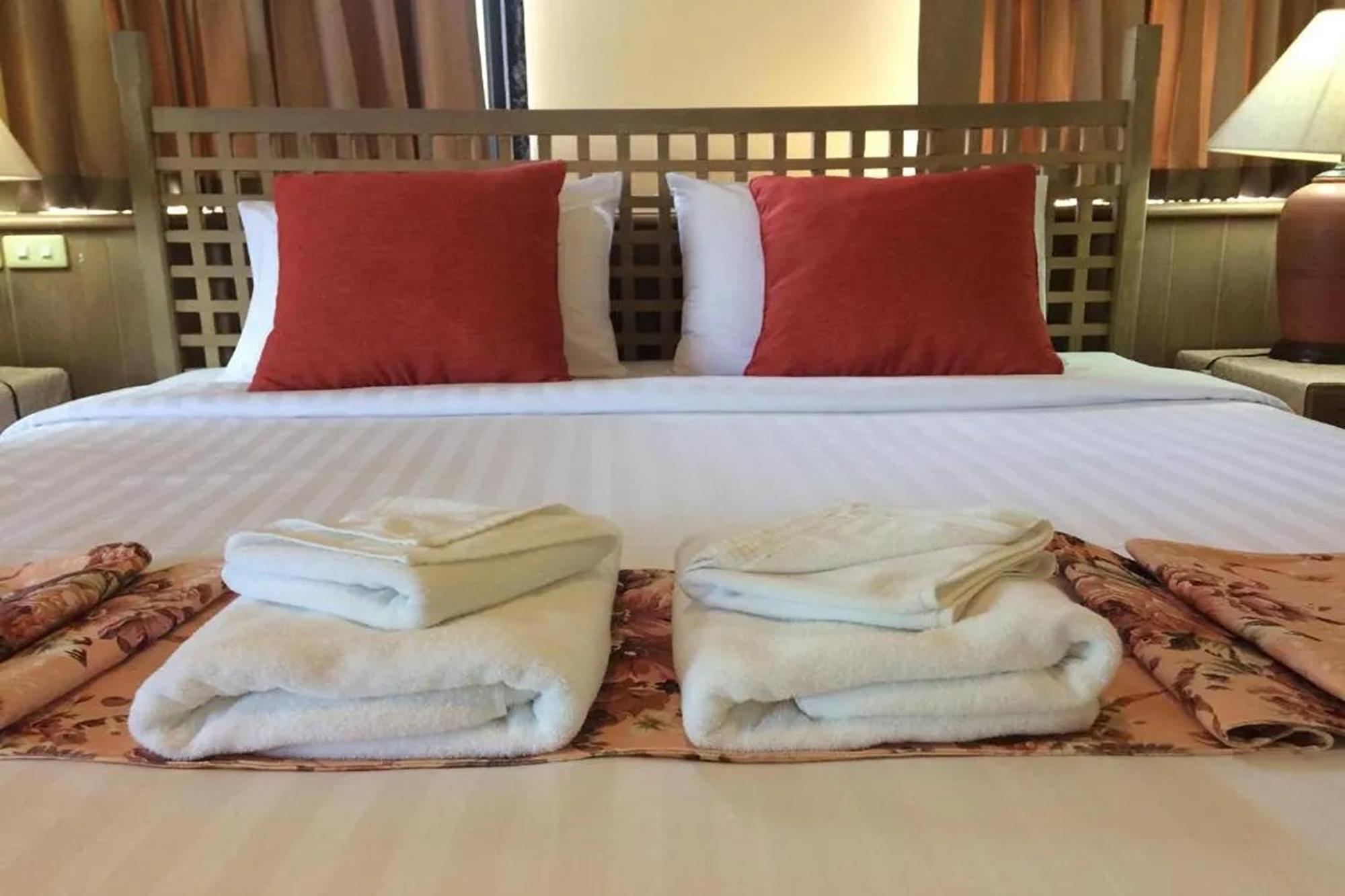 Pin Hotel Lampang Exterior photo