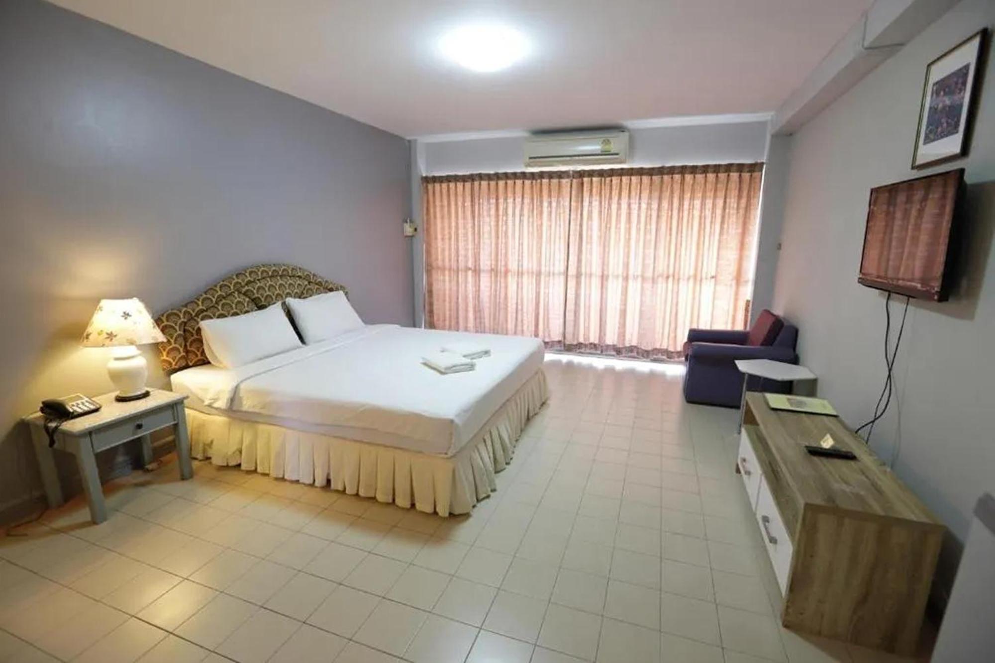 Pin Hotel Lampang Exterior photo