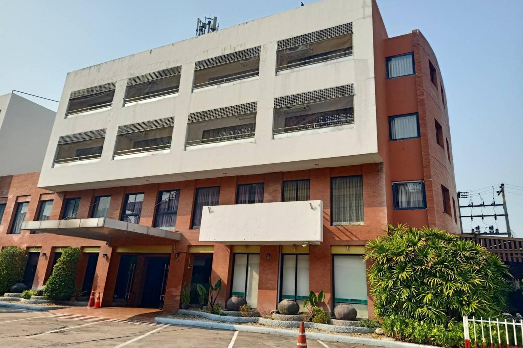 Pin Hotel Lampang Exterior photo